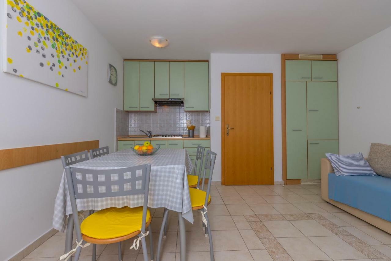Apartman Emma Apartment Драмал Екстериор снимка