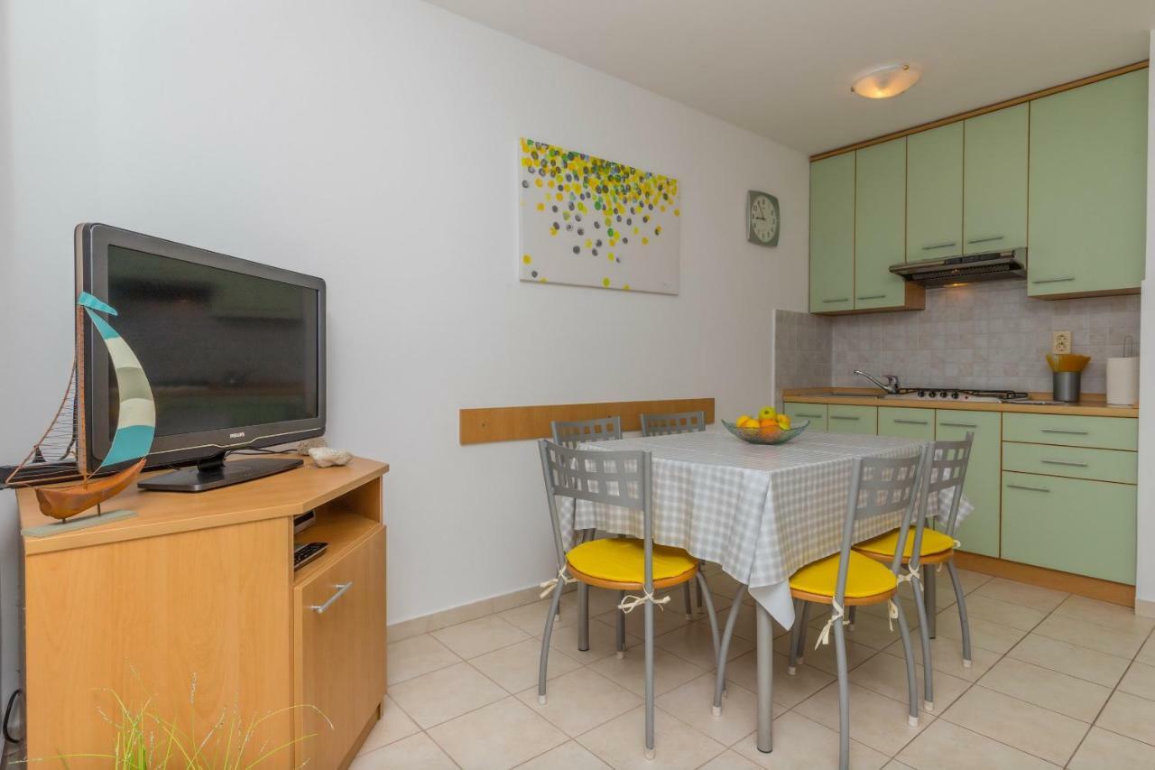Apartman Emma Apartment Драмал Екстериор снимка